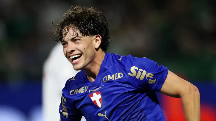 Agustín Giay comemora seu gol contra a equipe do Red Bull Bragantino, durante partida válida pela trigésima segunda rodada, do Campeonato Brasileiro, Série A, na Arena Barueri. (Foto: Cesar Greco/Palmeiras/by Canon)