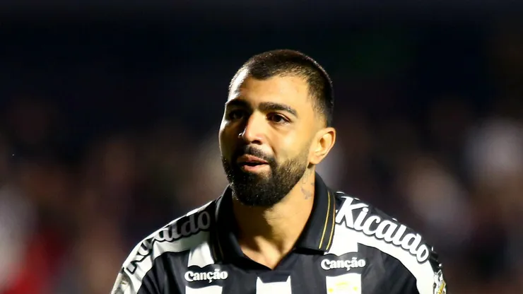 Gabigol em campo pelo Peixe.