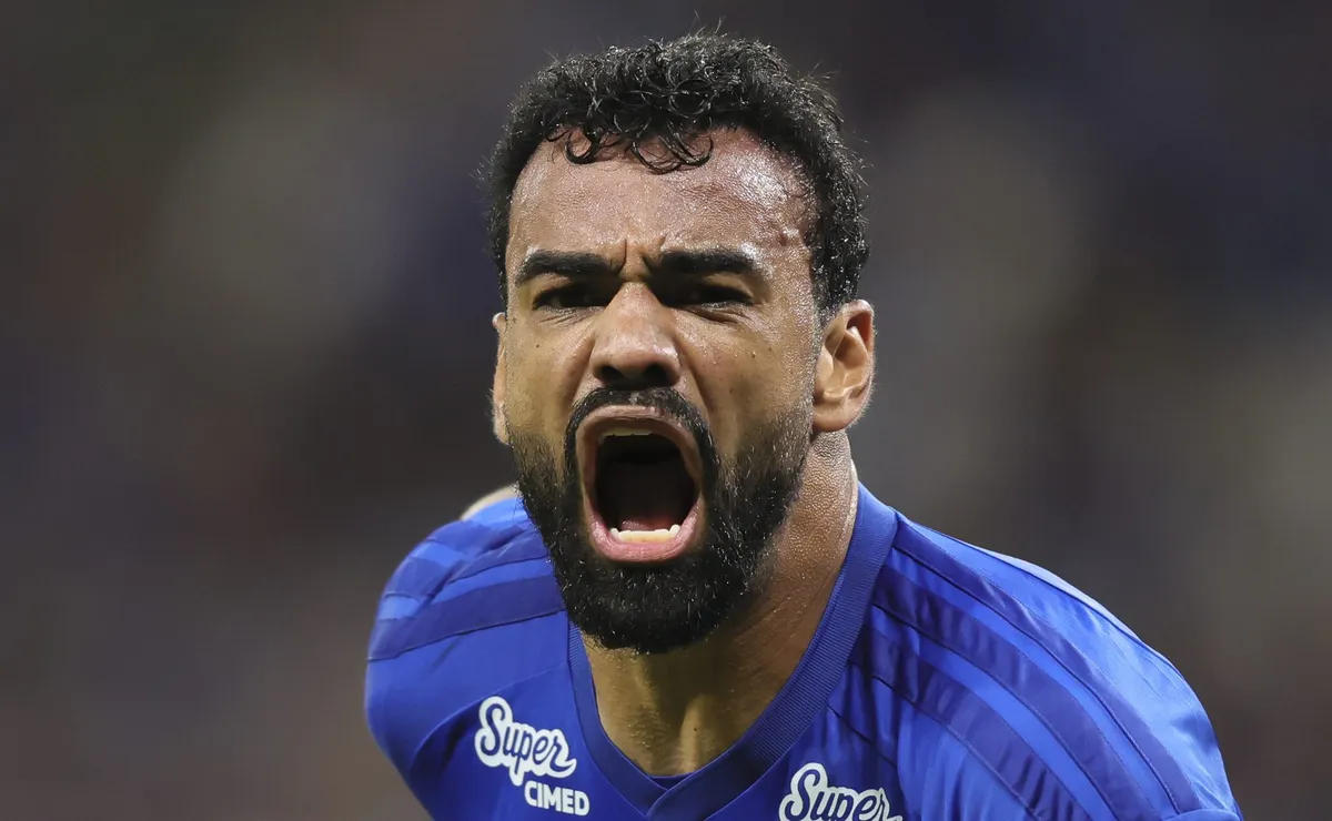 Análise: João Marcelo e Fabrício Bruno disputam vaga na zaga do Cruzeiro para fazer dupla com Jonathan Jesus