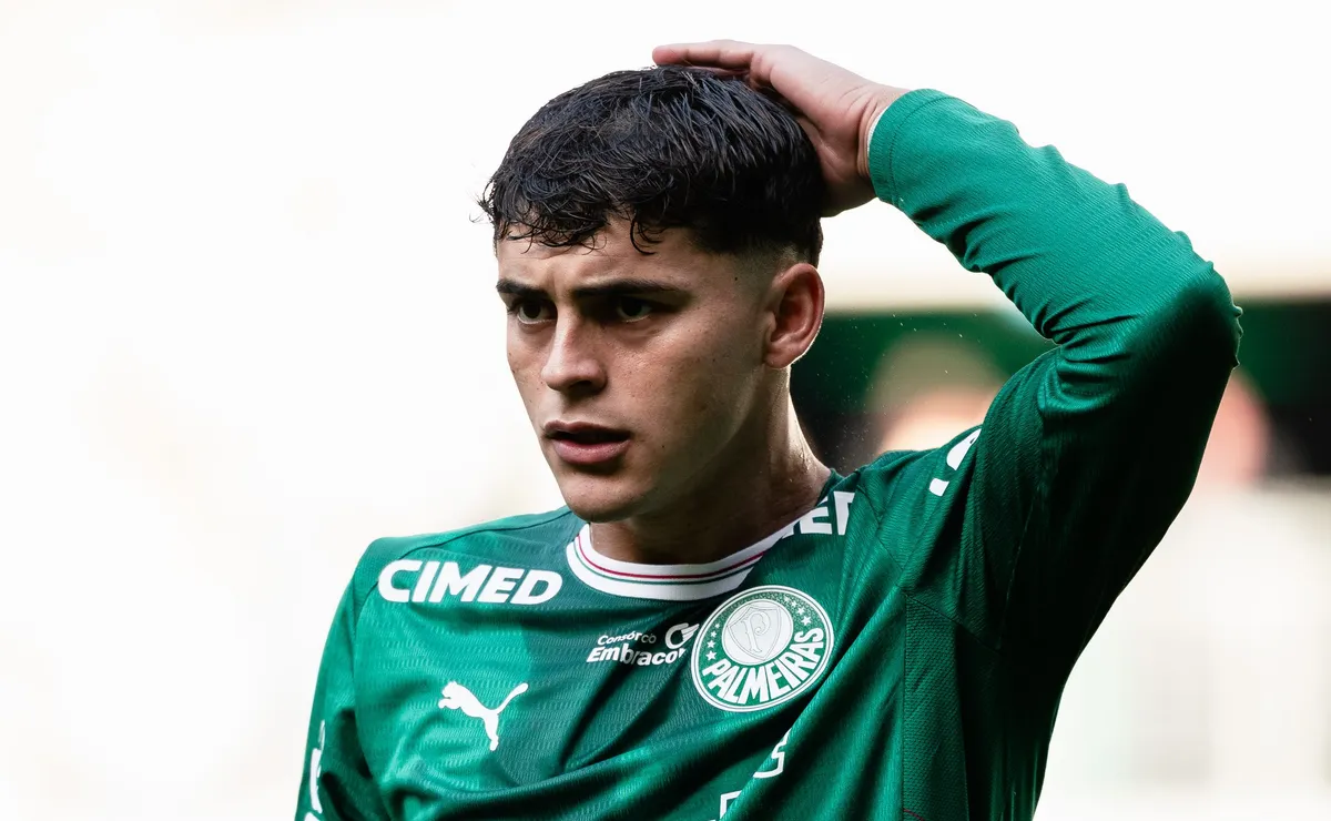 Palmeiras confirma lesão de Sosa, e evolução de Vitor Roque muda cenário do ataque