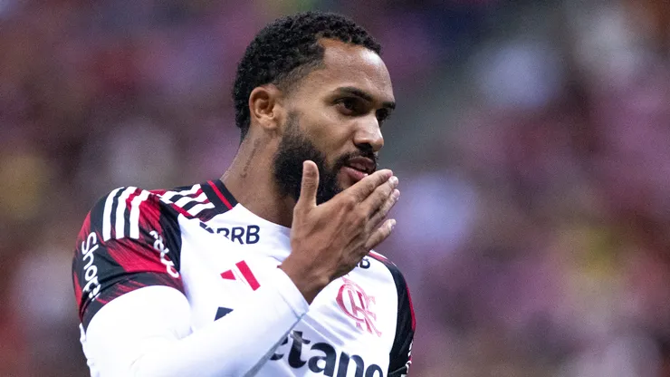 Juninho durante a passagem pelo Flamengo comemora seu gol durante partida contra o Sport no estadio Arena Pernambuco pelo campeonato Brasileiro A 2025.
