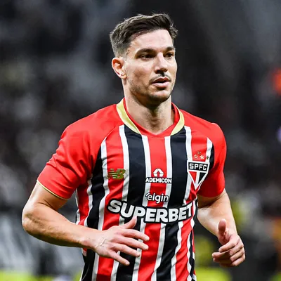 Cédric Soares pode ganhar nova chance no São Paulo em 2027