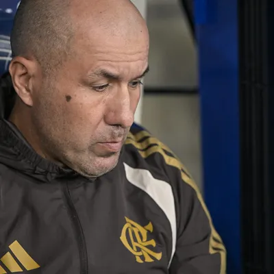 Vitória garante liderança, mas Leonardo Jardim segue sob pressão
