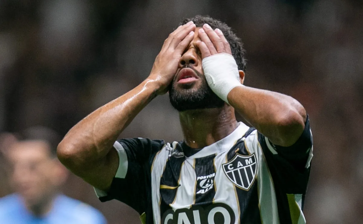 Renan assume pênalti que dá vitória e liderança ao Flamengo no Brasileirão