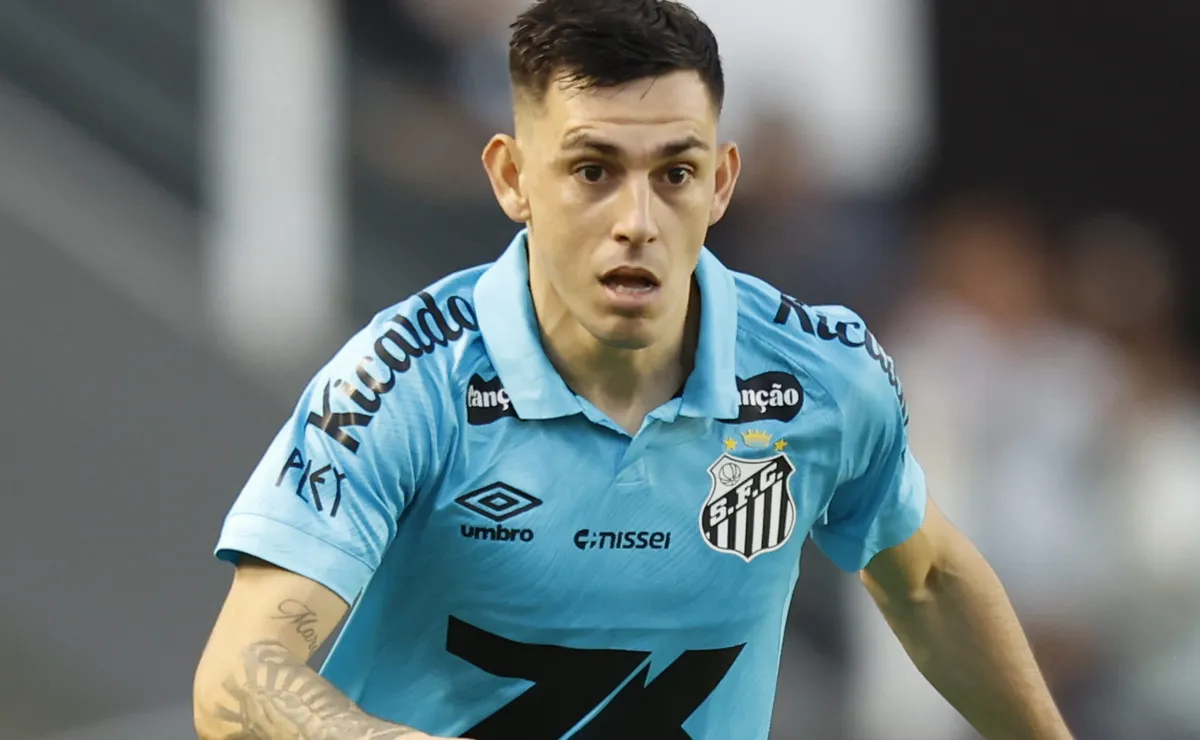 Análise: Cuca pode apostar em Escobar para reforçar a defesa do Santos diante do Palmeiras