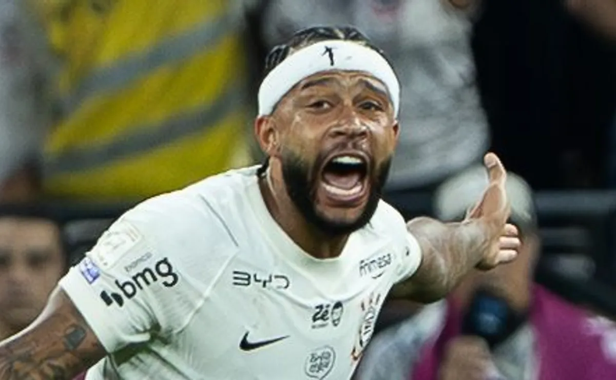 Opinião: Memphis Depay tem temporada vergonhosa e postura irrita muito após renovação no Corinthians