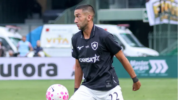 Ziyech jogador do Botafogo durante partida contra o Coritiba. Foto: Robson Mafra/AGIF