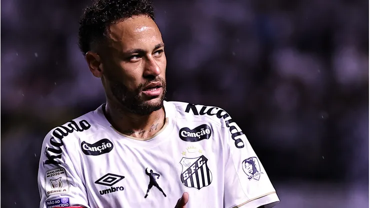 Neymar não estará em campo e isso reconfigura as estratégias para o Clássico - Foto: Fabio Giannelli/AGIF