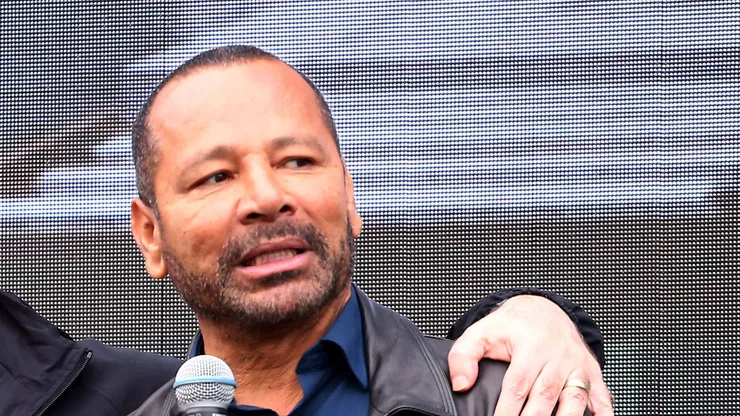 Neymar pai durante evento no CT Rei Pelé.
