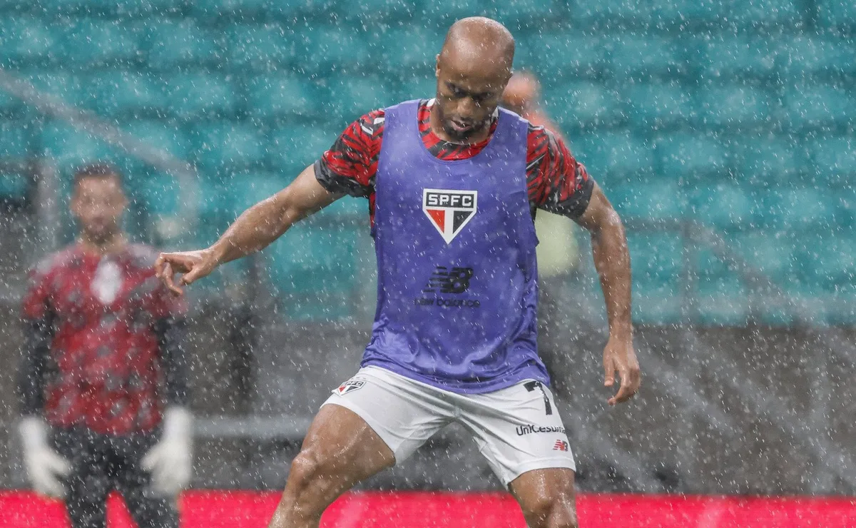 São Paulo repete erros contra o Bahia, sofre dois gols cedo e amplia jejum como visitante no Brasileirão