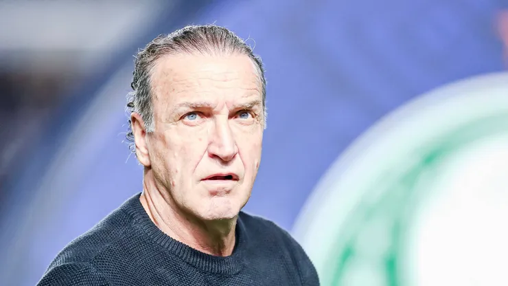 Cuca durante jogo na Vila Belmiro. Foto: Marco Miatelo - IMAGO / Sports Press.