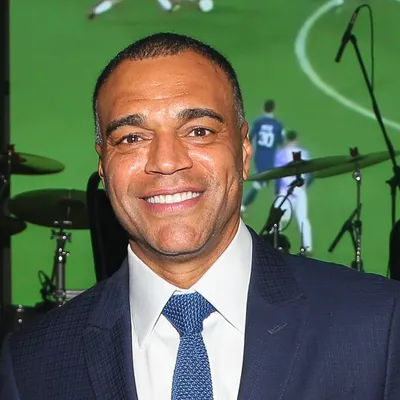 Denílson e Flamengo travam disputa judicial envolvendo mais de R$ 20 milhões