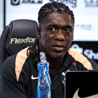 Seedorf minimiza risco de demissão e rebaixamento do Corinthians