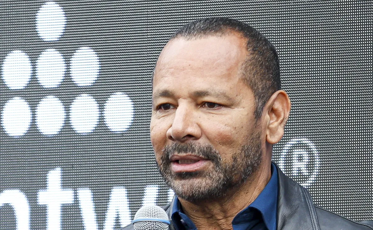 Candidatos a presidente do Santos buscam apoio de Neymar pai na eleição; empresário aceita conversar