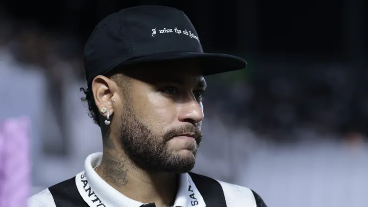 Neymar em campo com a camisa do Peixe.