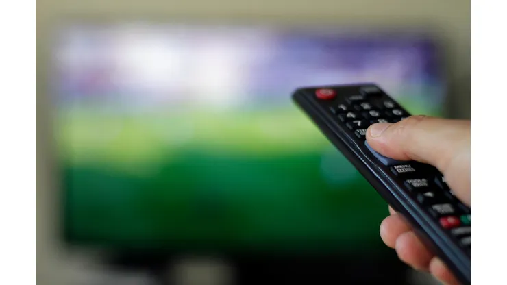 Sábado (31) é dia de assistir a futebol na TV (foto: Alamy)