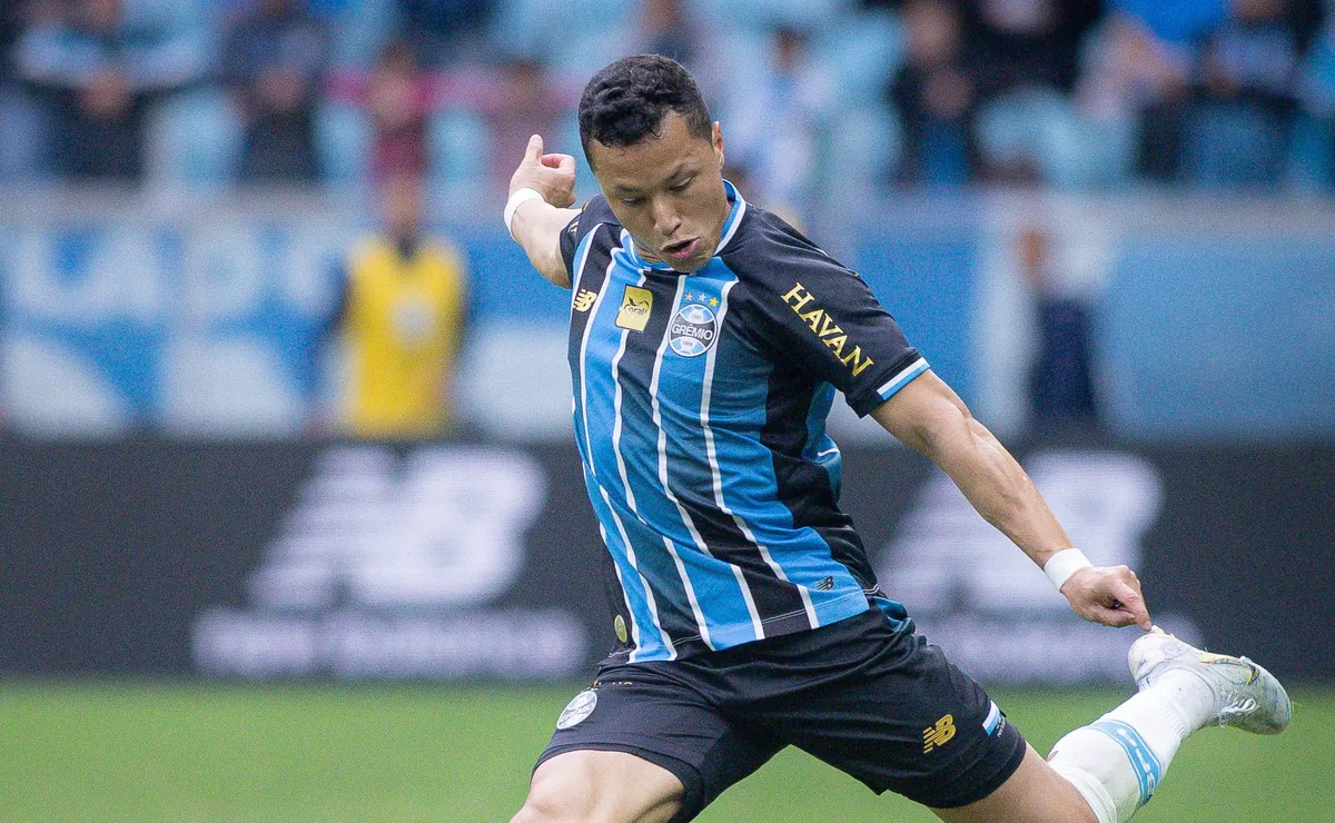 Vídeo: Marlon revela cobrança de Renato por melhora do Grêmio na bola parada