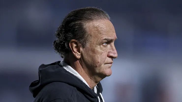 Cuca durante partida na Vila Belmiro.