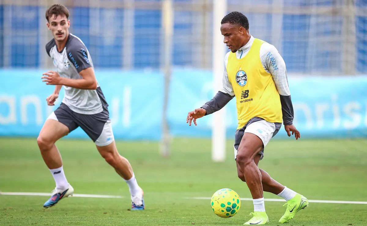 Grêmio tem retorno de Kannemann e Jovane Cabral em treino antes da semifinal da Copa do Brasil