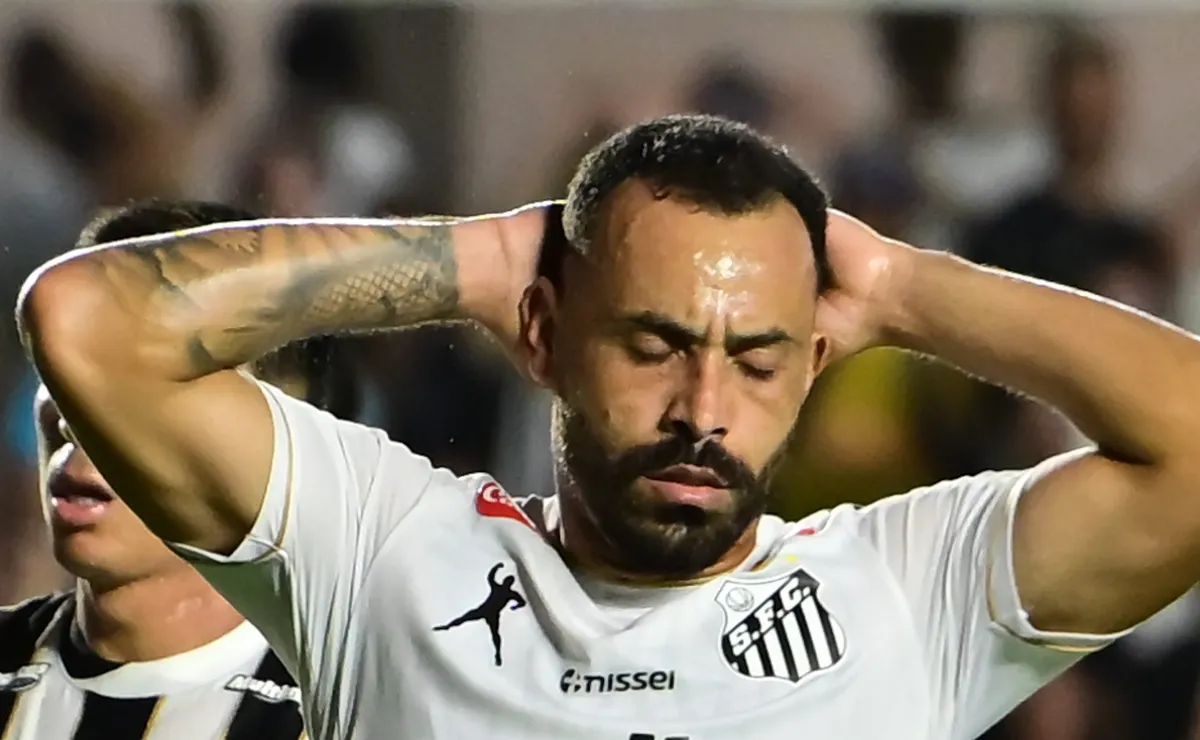 Opinião: Moisés e Miguelito são ‘esquecidos’ por Cuca no Santos e vão terminar o ano em baixa