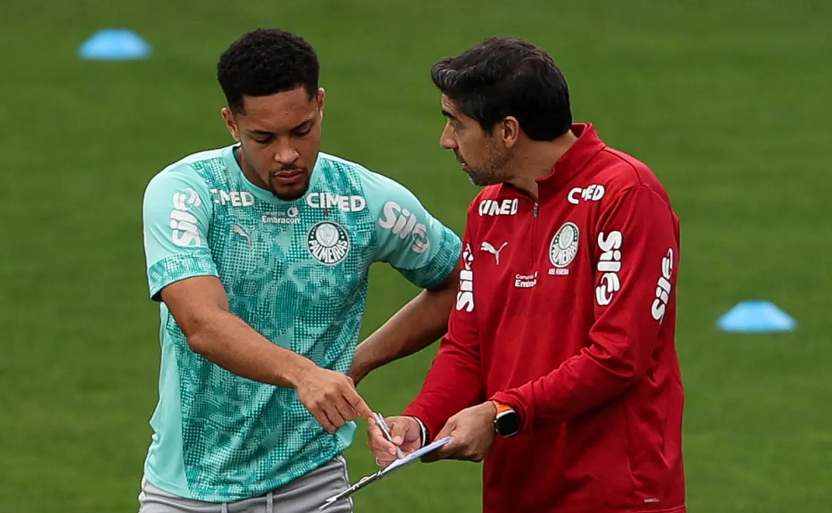 Vitor Roque treina com titulares e ganha vaga no Palmeiras para semifinal contra Vasco; veja escalação