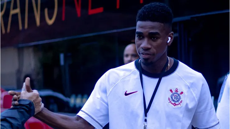Félix Torres teve péssima passagem pelo futebol brasileiro.