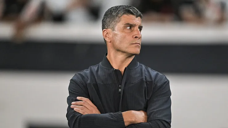 Pedro Emanuel técnico do Vasco durante partida contra o Flamengo. Foto: Thiago Ribeiro/AGIF