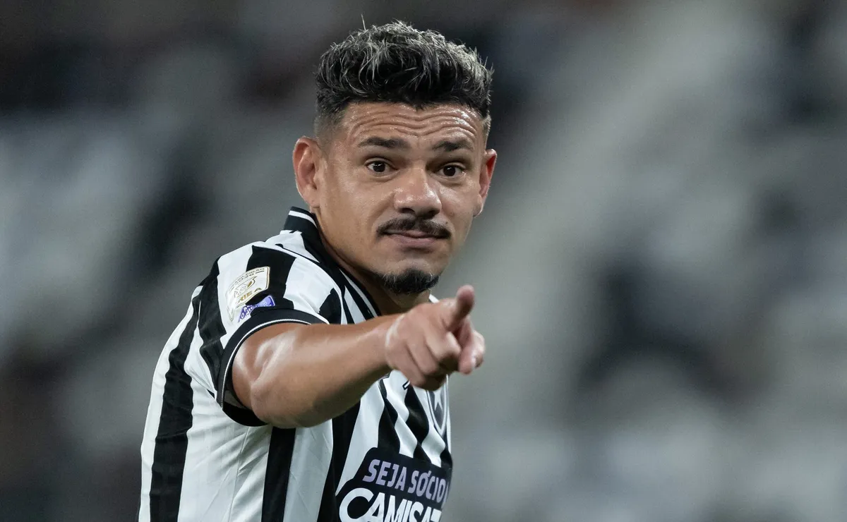 Tiquinho faz apelo à torcida do Botafogo e projeta reação do time diante do Atlético-MG