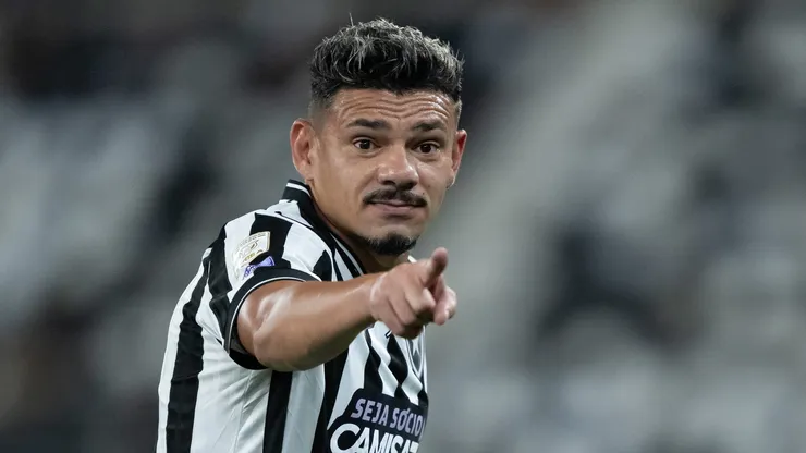 Tiquinho Soares jogador do Botafogo comemora seu gol durante partida contra o Chapecoense. Foto: Jorge Rodrigues/AGIF