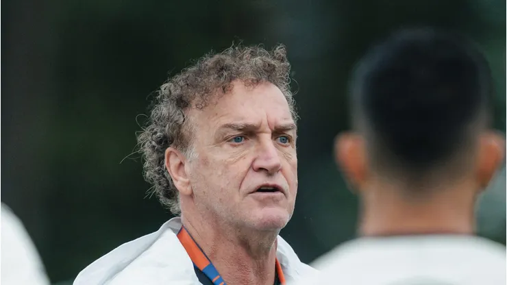 Cuca dá orientações aos jogadores em treino. Fotos: Raul Baretta/ Santos FC..