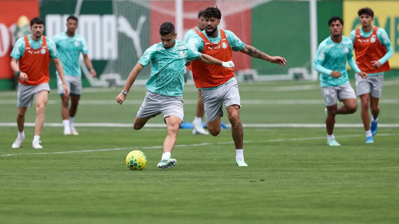 Andreas Pereira e Alexander Barboza , da SE Palmeiras, durante treinamento, na Academia de Futebol. (Foto: Cesar Greco/Palmeiras/by Canon)