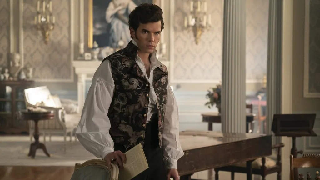 Luke Newton in Bridgerton.