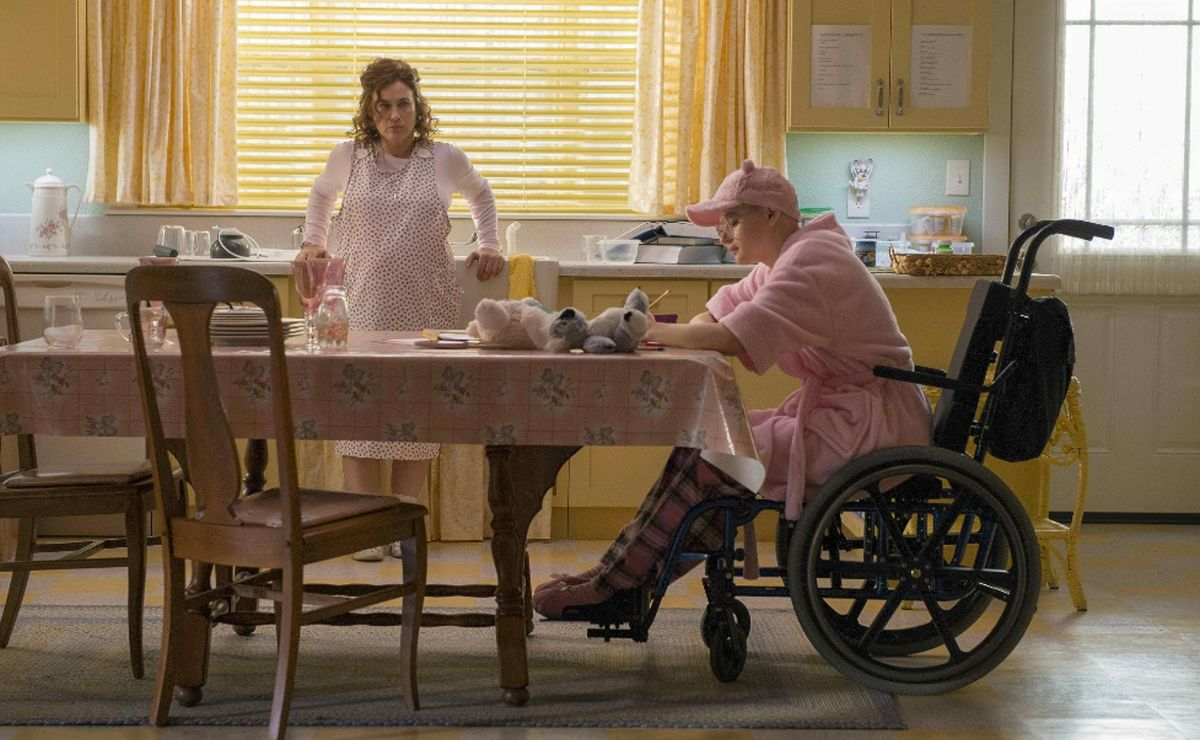 Hulu's The Act is the acclaimed series about the Gypsy Rose case ...