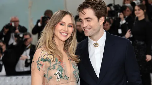 Suki Waterhouse and Robert Pattinson attend The 2023 Met Gala Celebrating "Karl Lagerfeld: A Line Of Beauty".