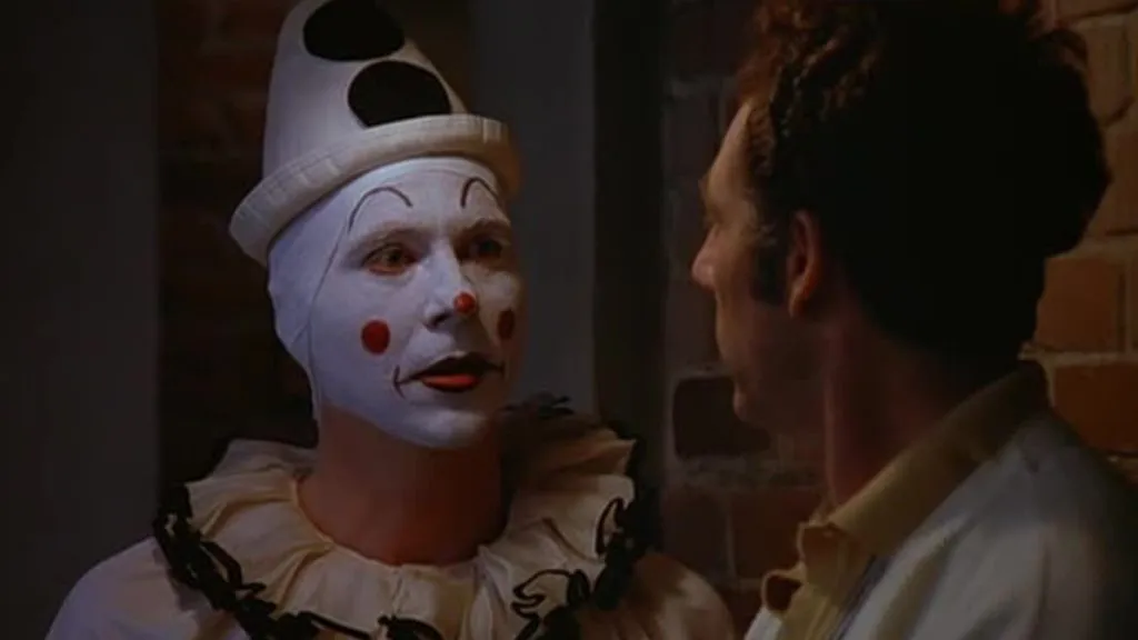 Peter Crombie and Michael Richards in Seinfeld.