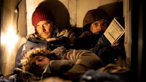 Matías Recalt and Agustín Pardella in Society of the Snow.