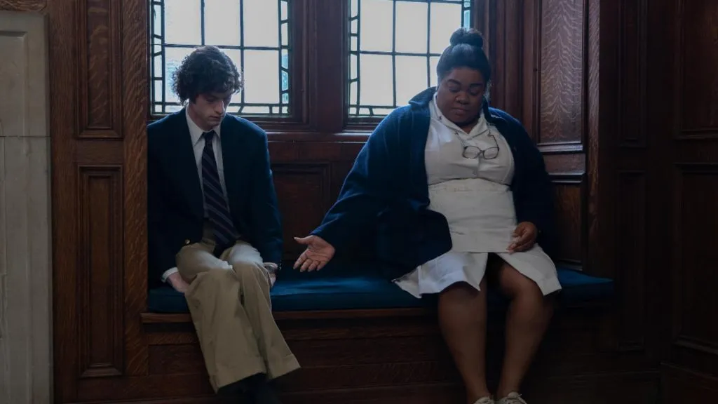 Dominic Sessa and Da'Vine Joy Randolph holding hands