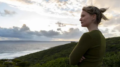 Mia Wasikowska in "Blueback"