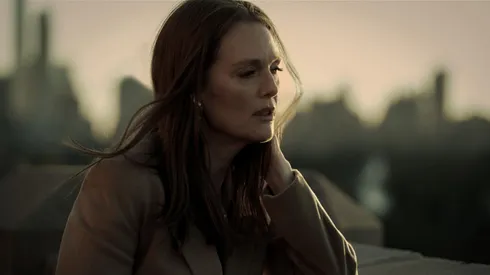 Julianne Moore in "Sharper"