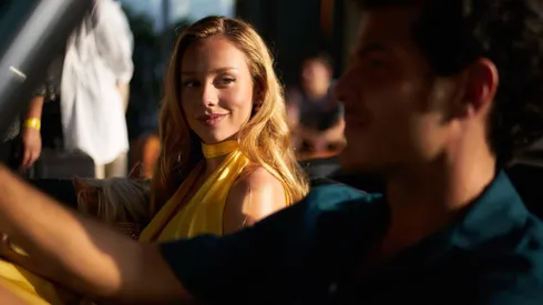 Alfonso Dosal and Ester Expósito in Bandidos.