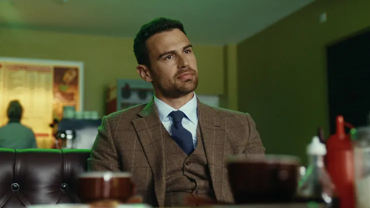 Theo James in The Gentlemen.