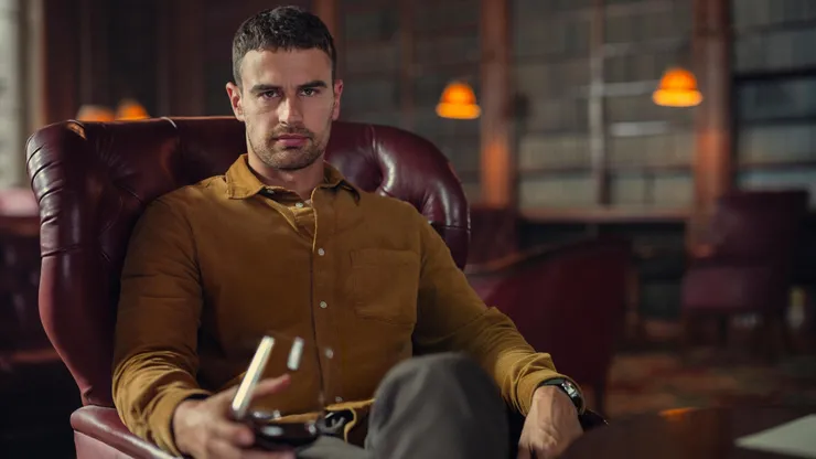 Theo James in The Gentlemen.