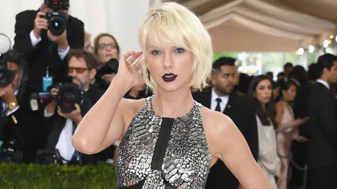 Taylor Swift attends the "Manus x Machina: Fashion In An Age Of Technology" Costume Institute Gala at Metropolitan Museum of Art on May 2, 2016.