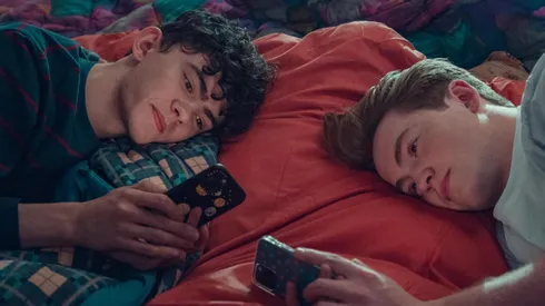 John Locke and Kit Connor in "Hearstopper"