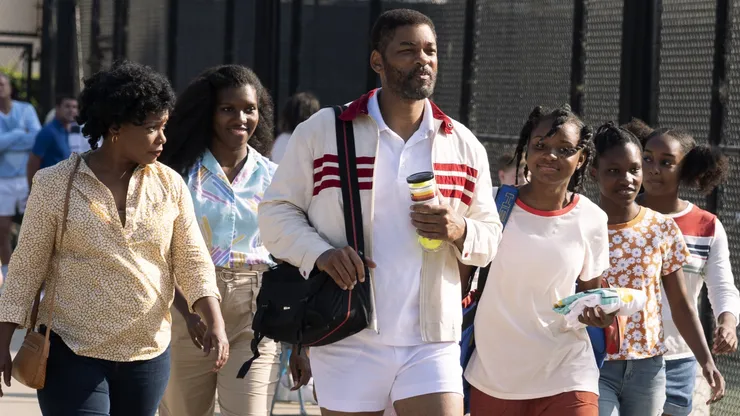 Will Smith, Aunjanue Ellis-Taylor, Mikayla Lashae Bartholomew, Saniyya Sidney, Daniele Lawson and Demi Singleton in King Richard.