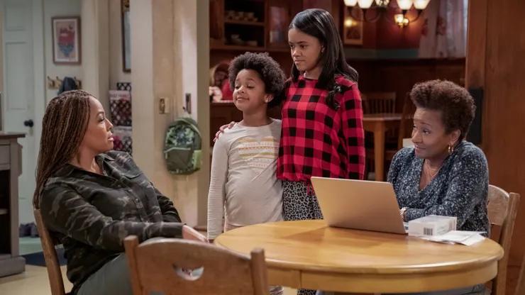Kim Fields, Wanda Sykes, Journey Christine and Khali Spraggins in The Upshaws.