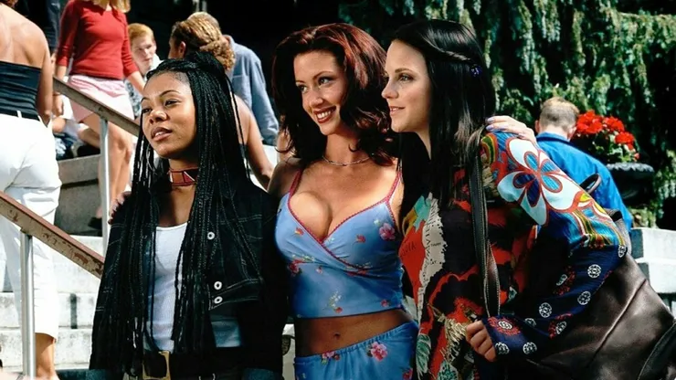 Shannon Elizabeth, Anna Faris and Regina Hall in Scary Movie.