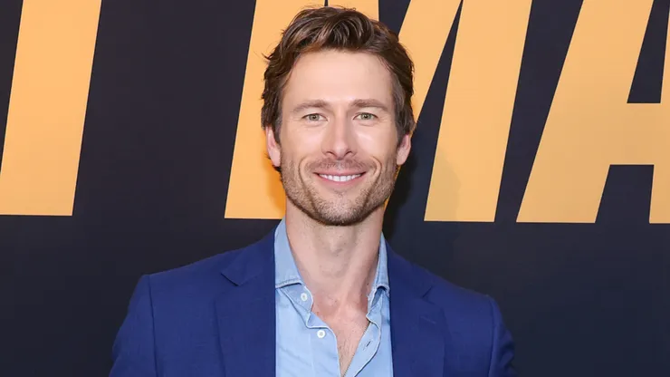 Glen Powell attends a photo call celebrating Netflix's new film "Hit Man".