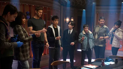 Elliot Page, Robert Sheehan, Tom Hopper, David Castañeda, Justin H. Min, Ritu Arya, Aidan Gallagher and Emmy Raver-Lampman in The Umbrella Academy.