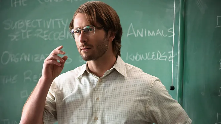 Glen Powell in Hit Man.